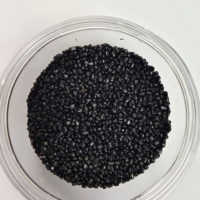  与黑色高黑色MasterBatch R60的上瘾工程管